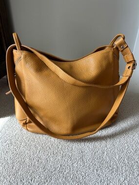 Viola Castellani Everyday Pebbled Leather Shoulder Bag in Tan